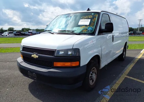 2019 Chevrolet Express 2500 Work Van z USA, uszkodzony, nr VIN 1GCWGAFP8K1370495